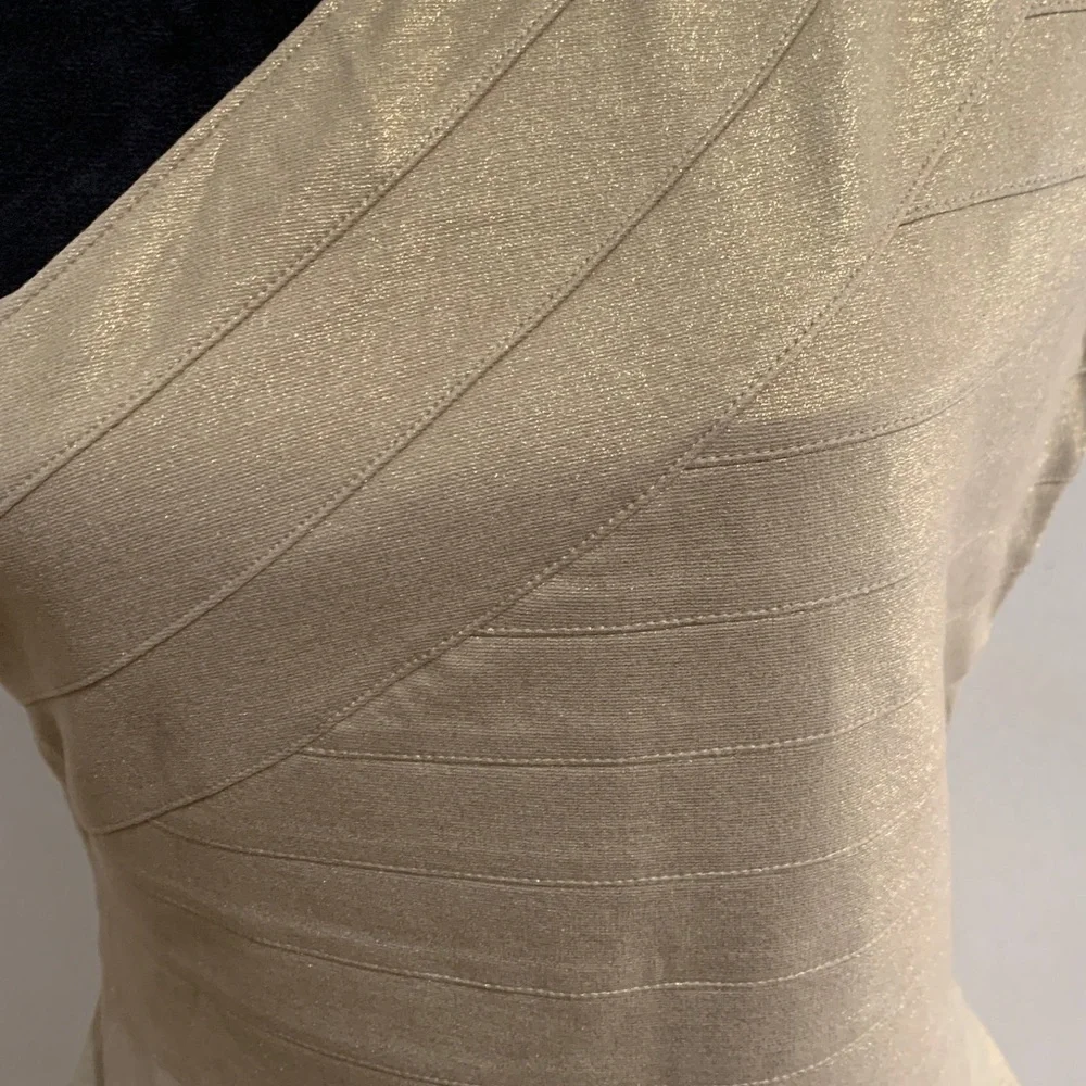 Elegant Gold One-Shoulder Dress - Picture 3 of 6